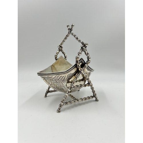 2230 - A late 19th/early 20th century Walker & Hall silver plated sugar dish with engraved leaf design and ... 