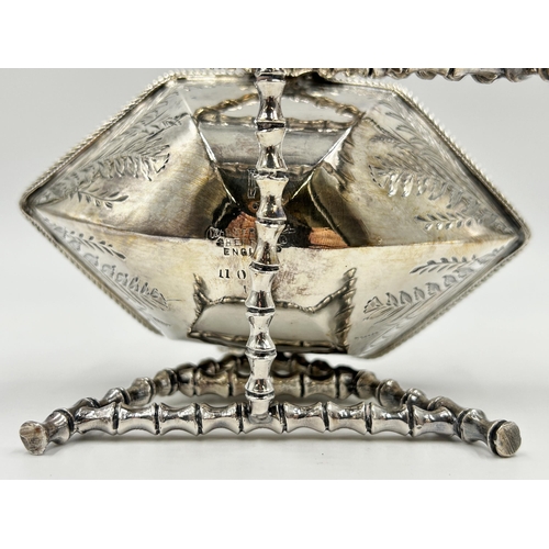 2230 - A late 19th/early 20th century Walker & Hall silver plated sugar dish with engraved leaf design and ... 