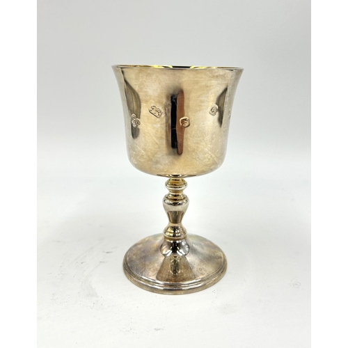 2238 - A cased Courtman Silver Ltd. hallmarked London silver goblet with gilded bowl, dated 1977 - approx. ... 