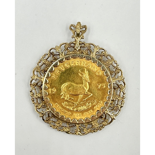 2253 - A 1975 South African 1oz fine gold (.917) Krugerrand with hallmarked 9ct gold pendant mount - approx... 