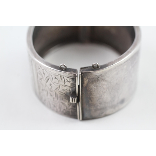 2100 - A hallmarked Birmingham silver etched bangle, dated 1933 - approx. gross weight 39g