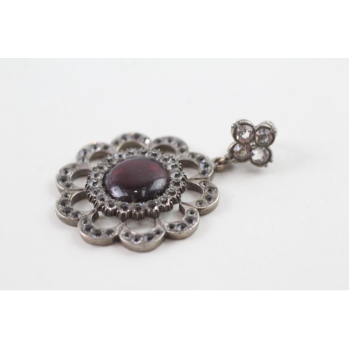 2105 - An antique sterling silver paste and red stone set floral pendant - approx. gross weight 5g