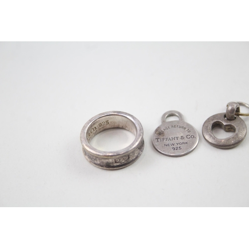 2108 - Four pieces of Tiffany & Co .925 silver jewellery, one ring and three pendants - approx. gross weigh... 