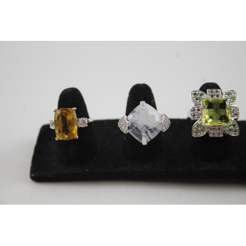 2117 - Five .925 silver gemstone set rings to include moonstone, diopside etc. - approx. gross weight 22g