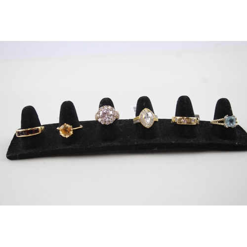 2121 - Six .925 gilt silver gemstone set rings to include CZ, topaz, garnet etc. - approx. gross weight 18g