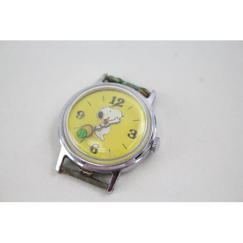 2155 - A vintage Snoopy Tennis novelty hand wind men's wristwatch