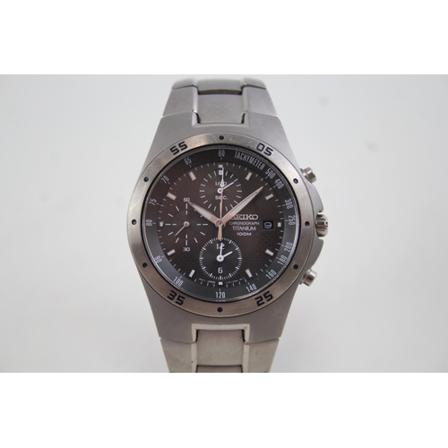 2173 - A Seiko Titanium chronograph quartz men's wristwatch