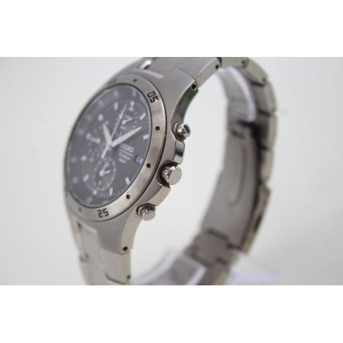 2173 - A Seiko Titanium chronograph quartz men's wristwatch