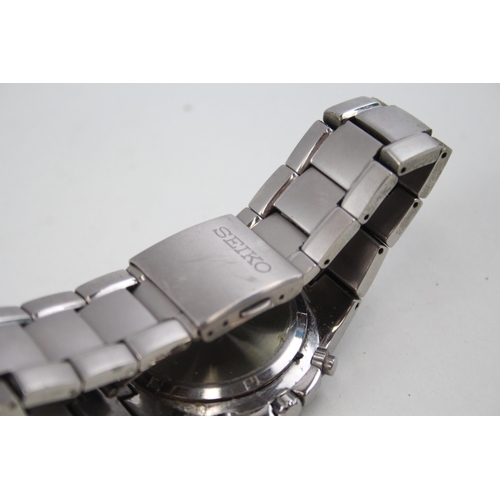 2173 - A Seiko Titanium chronograph quartz men's wristwatch