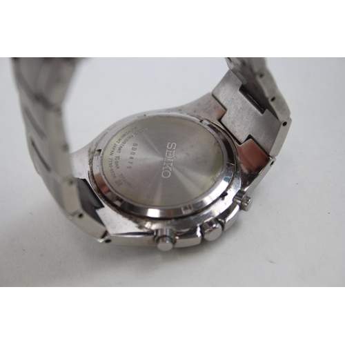 2173 - A Seiko Titanium chronograph quartz men's wristwatch