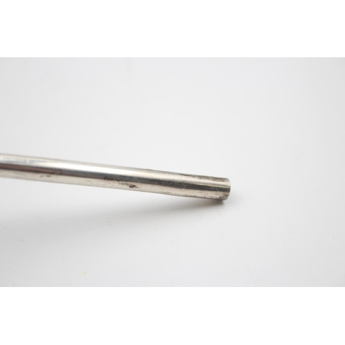 2202 - A hallmarked sterling silver drinking straw, dated 2000 - approx. gross weight 20g