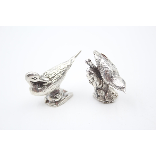 2211 - Two hallmarked sterling silver bird ornaments - approx. gross weight 77g and largest 3cm high