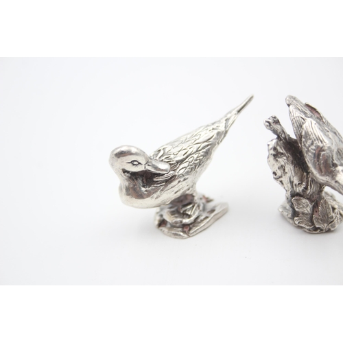 2211 - Two hallmarked sterling silver bird ornaments - approx. gross weight 77g and largest 3cm high