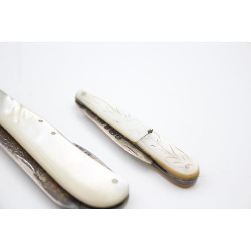 2232 - Four hallmarked sterling silver and mother of pearl fruit knives - approx. gross weight 76g