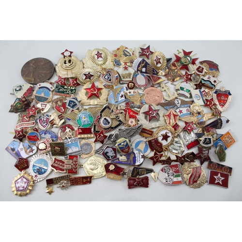 2277 - A collection of USSR military badges