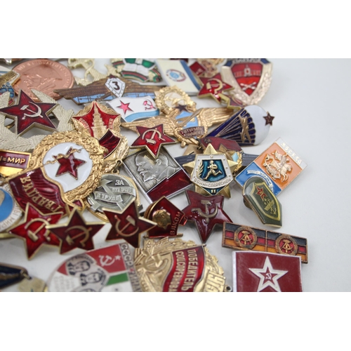 2277 - A collection of USSR military badges