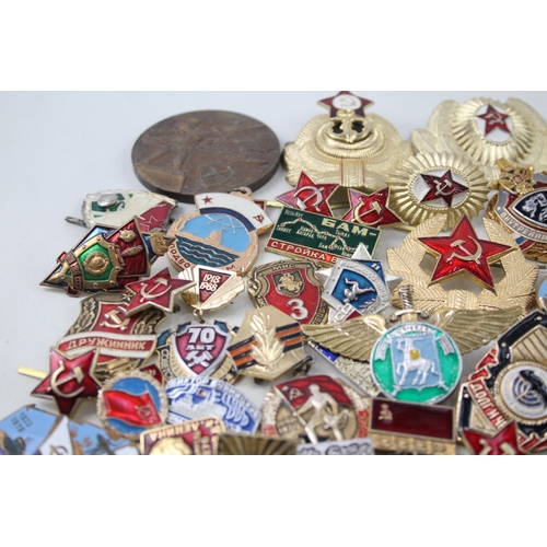 2277 - A collection of USSR military badges