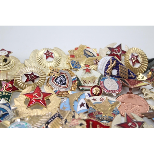 2277 - A collection of USSR military badges