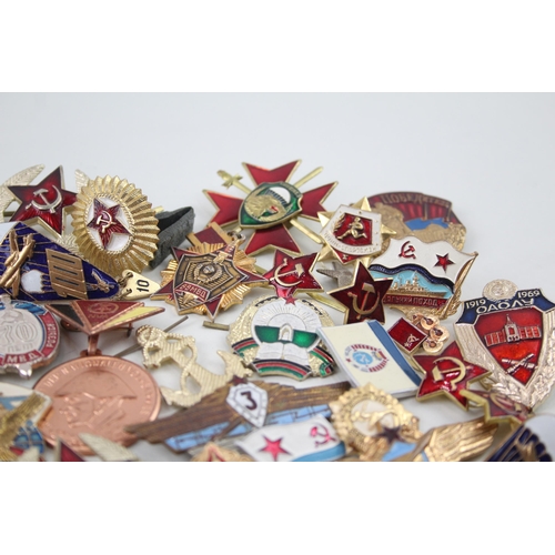 2277 - A collection of USSR military badges