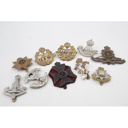 2279 - Ten military cap badges