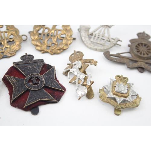 2279 - Ten military cap badges