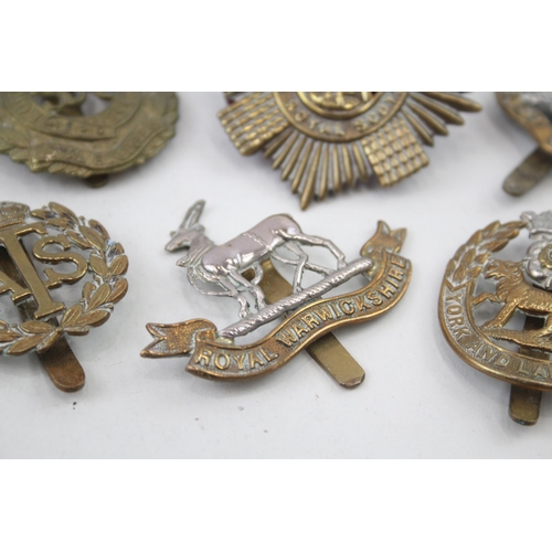 2285 - Ten military cap badges