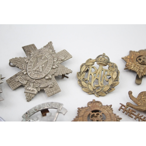 2291 - Ten military cap badges