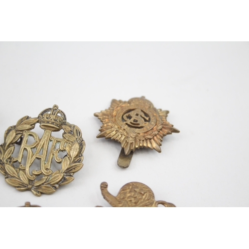 2291 - Ten military cap badges