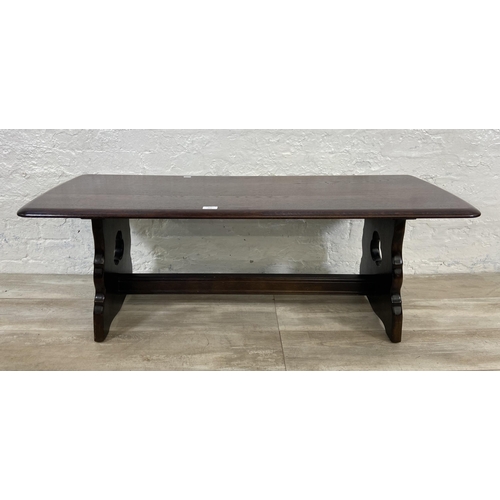 166 - An oak rectangular coffee table