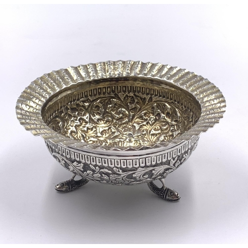 2241 - A late 19th/early 20th century Anglo-Indian silver tri-footed bowl with fish design supports - appro... 