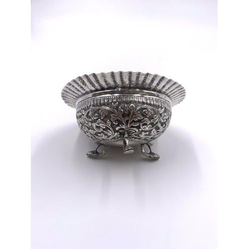 2241 - A late 19th/early 20th century Anglo-Indian silver tri-footed bowl with fish design supports - appro... 