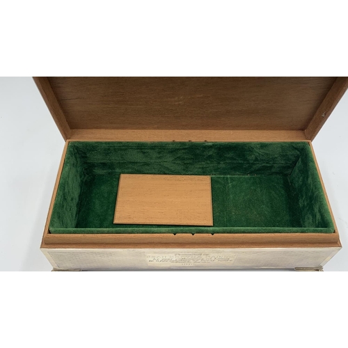 2243 - A Harman Brothers hallmarked Birmingham silver presentation cigarette box, dated 1985 - approx. gros... 