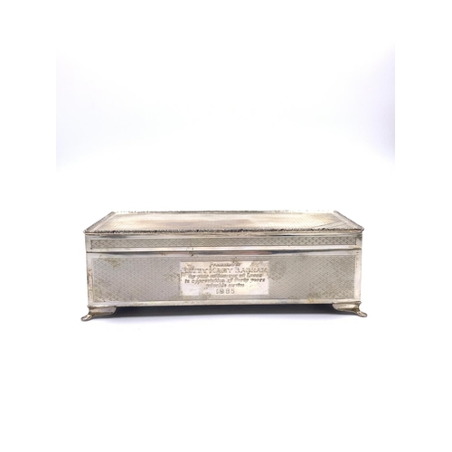 2244 - A Harman Brothers hallmarked Birmingham silver presentation cigarette box, dated 1985 - approx. gros... 