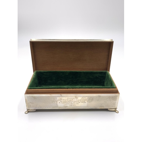 2244 - A Harman Brothers hallmarked Birmingham silver presentation cigarette box, dated 1985 - approx. gros... 