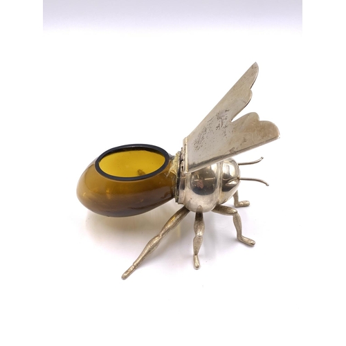 2250 - A Roberts & Belk Sheffield silver plate and amber glass novelty bee honey pot - approx. 9cm high x 1... 