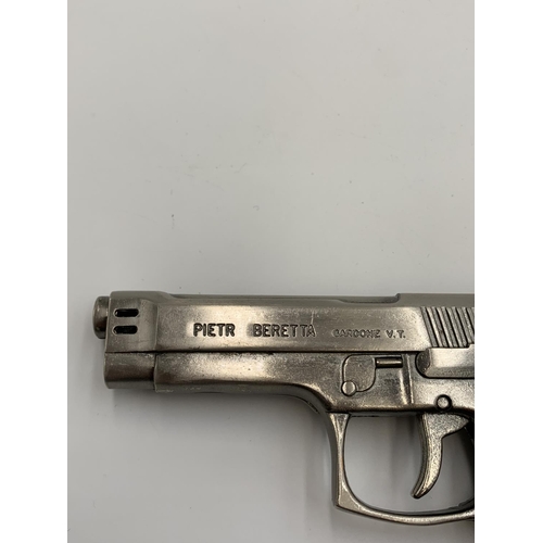 2254 - A Pietr Beretta novelty pistol cigarette lighter