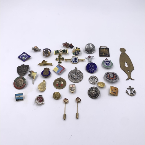 2258 - A collection of badges, medallions and buttons