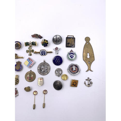 2258 - A collection of badges, medallions and buttons