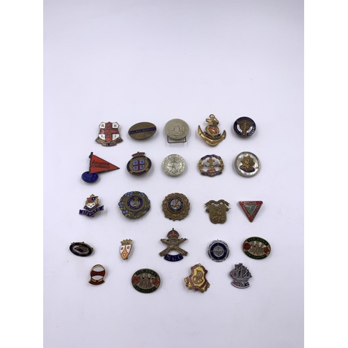 2271 - A collection of vintage badges to include Cheshire Regiment with silver rim, National Cycling Profic... 