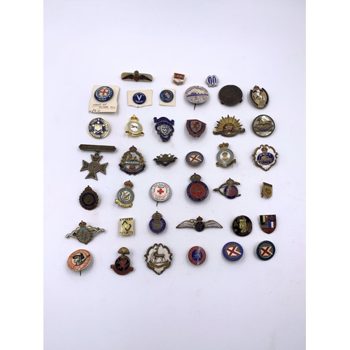 2273 - A collection of vintage badges to include RAF Bomber Squadron, Australian Commonwealth Military Forc... 