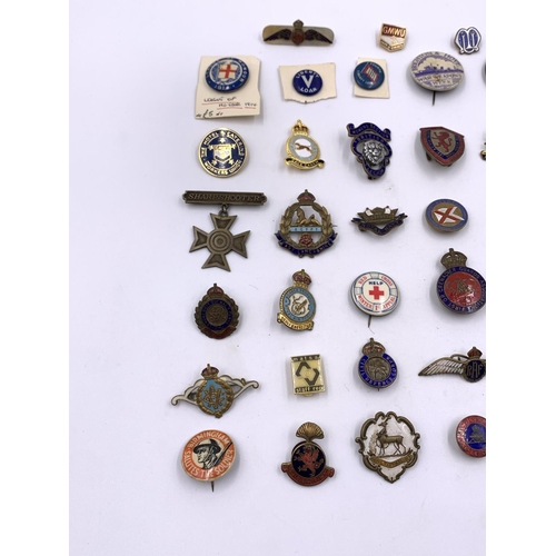 2273 - A collection of vintage badges to include RAF Bomber Squadron, Australian Commonwealth Military Forc... 