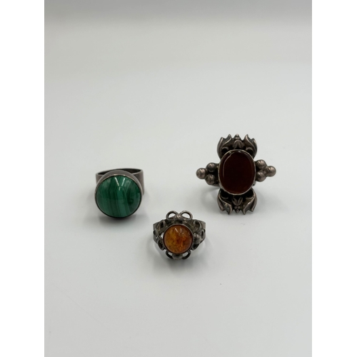 2129 - Five pieces of silver jewellery, malachite set ring, amber set ring, carnelian set ring, amber penda... 