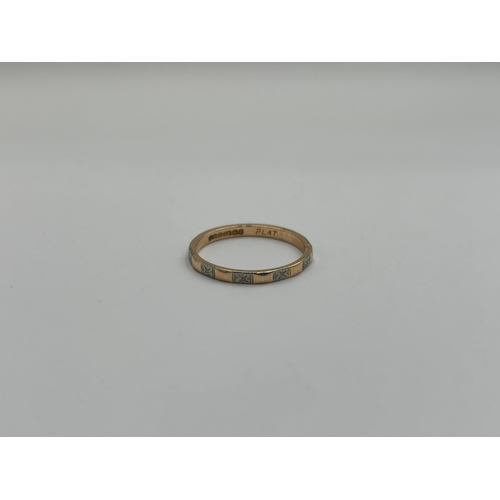 2135 - A hallmarked Birmingham 18ct gold and platinum eternity ring, size O - approx. gross weight 2g