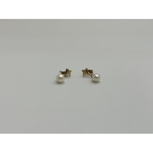 2137 - A pair of 9ct gold cultured pearl drop earrings - approx. gross weight 0.7g