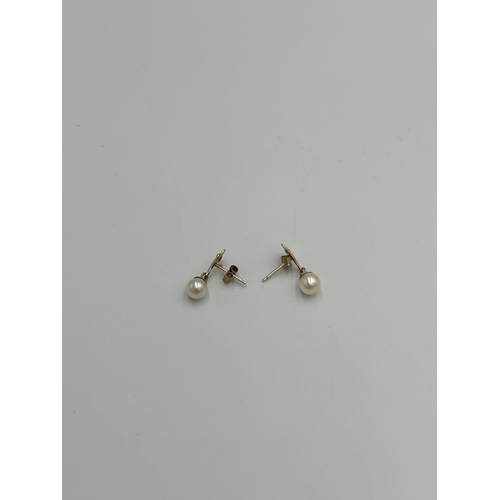 2137 - A pair of 9ct gold cultured pearl drop earrings - approx. gross weight 0.7g