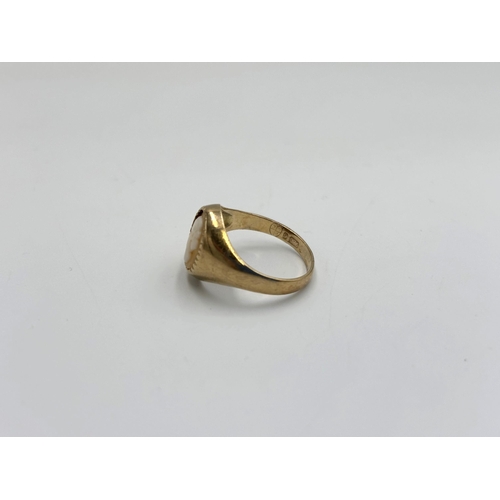 2140 - A hallmarked 9ct gold cameo dress ring, size N - approx. gross weight 2.3g