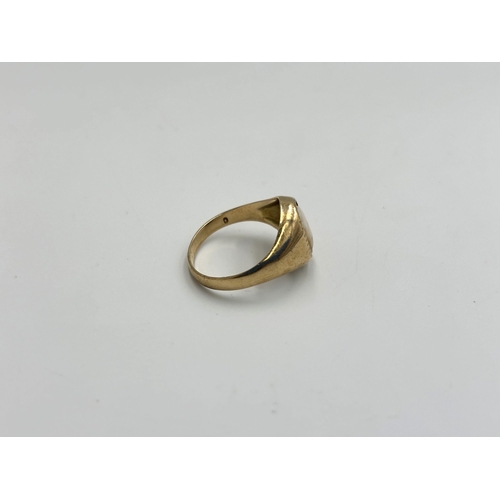 2140 - A hallmarked 9ct gold cameo dress ring, size N - approx. gross weight 2.3g