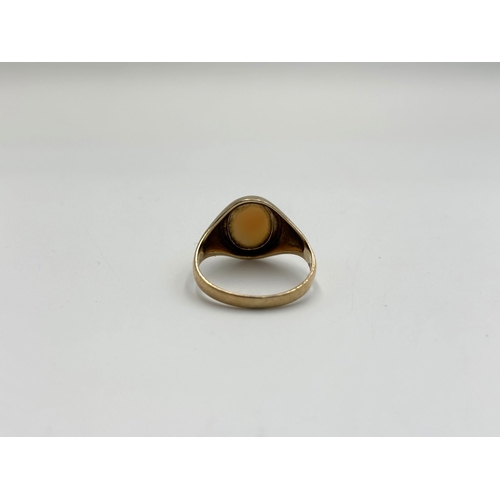 2140 - A hallmarked 9ct gold cameo dress ring, size N - approx. gross weight 2.3g