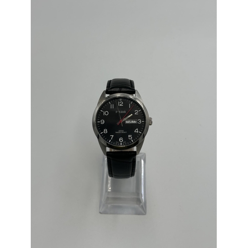 2180 - A Pulsar quartz men's wristwatch - ref no. VJ33-X022