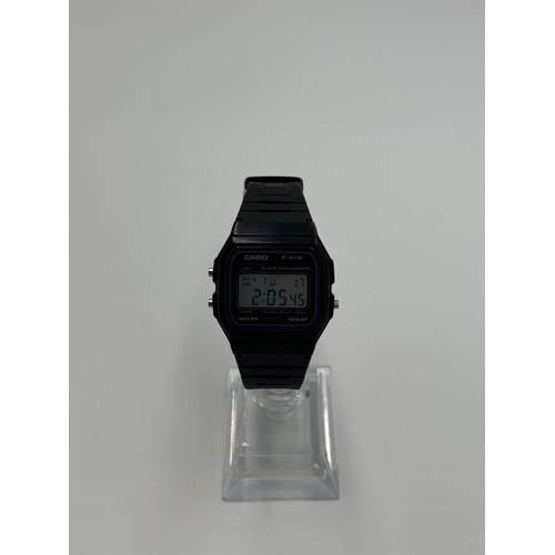 2181 - A Casio F-91W digital alarm chronograph men's wristwatch